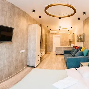 https://royal-tower-luxurious-smart-residence.hotels-of-kiev.com